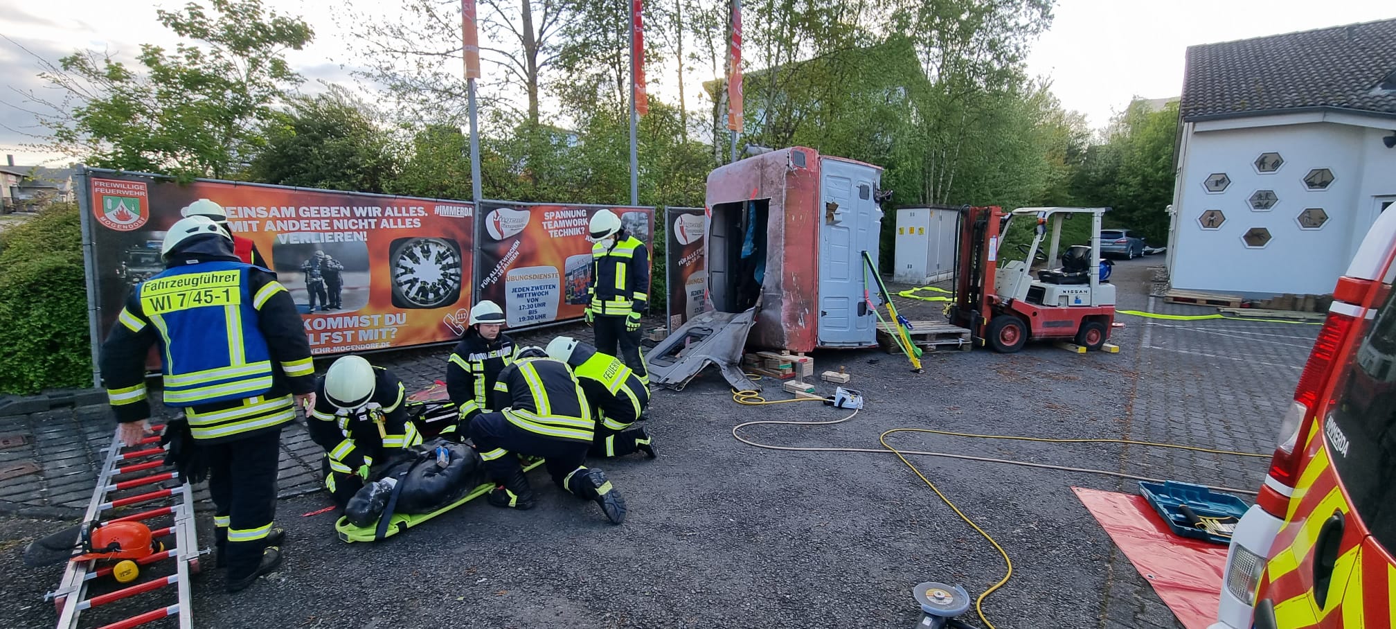 Übungsthema Technische Unfallhilfe LKW